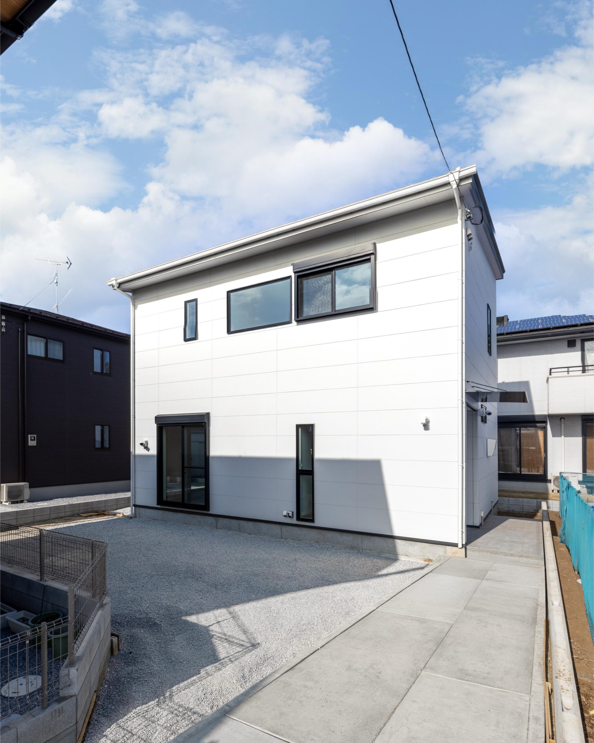 光と木のぬくもりを楽しむ、家族が集うおうち